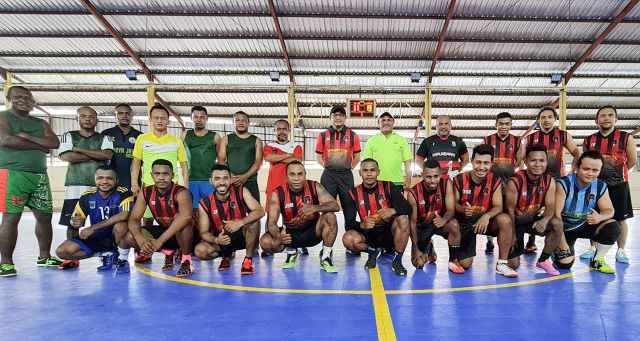 Kepala Balitbangda Papua Barat  Manfaatkan Hari libur untuk Olahraga Futsal