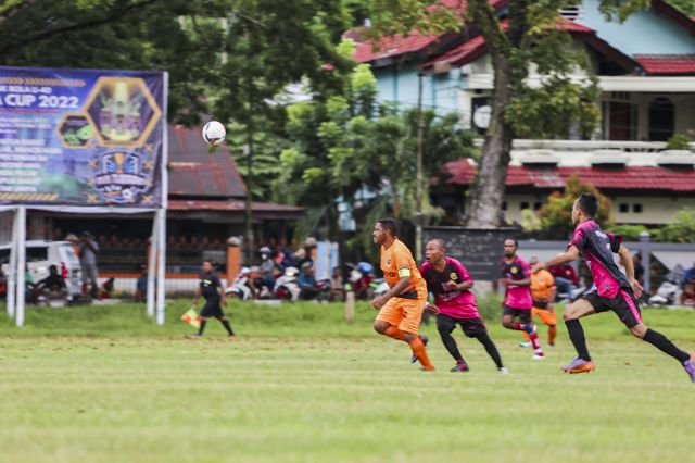 Bupati dan Wakil Bupati Kabupaten Pegaf Apresiasi Pertandingan Turnamen Balitbangda Cup U 40